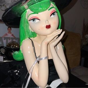 BELLA LUX HALLOWEEN WITCH 27” LARGE RESIN SITTER FIGURINE